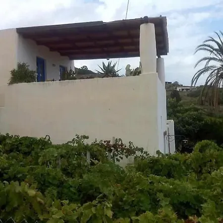 House Il Mandarino, Terrace Overlooking The Sea * Malfa (Salina)